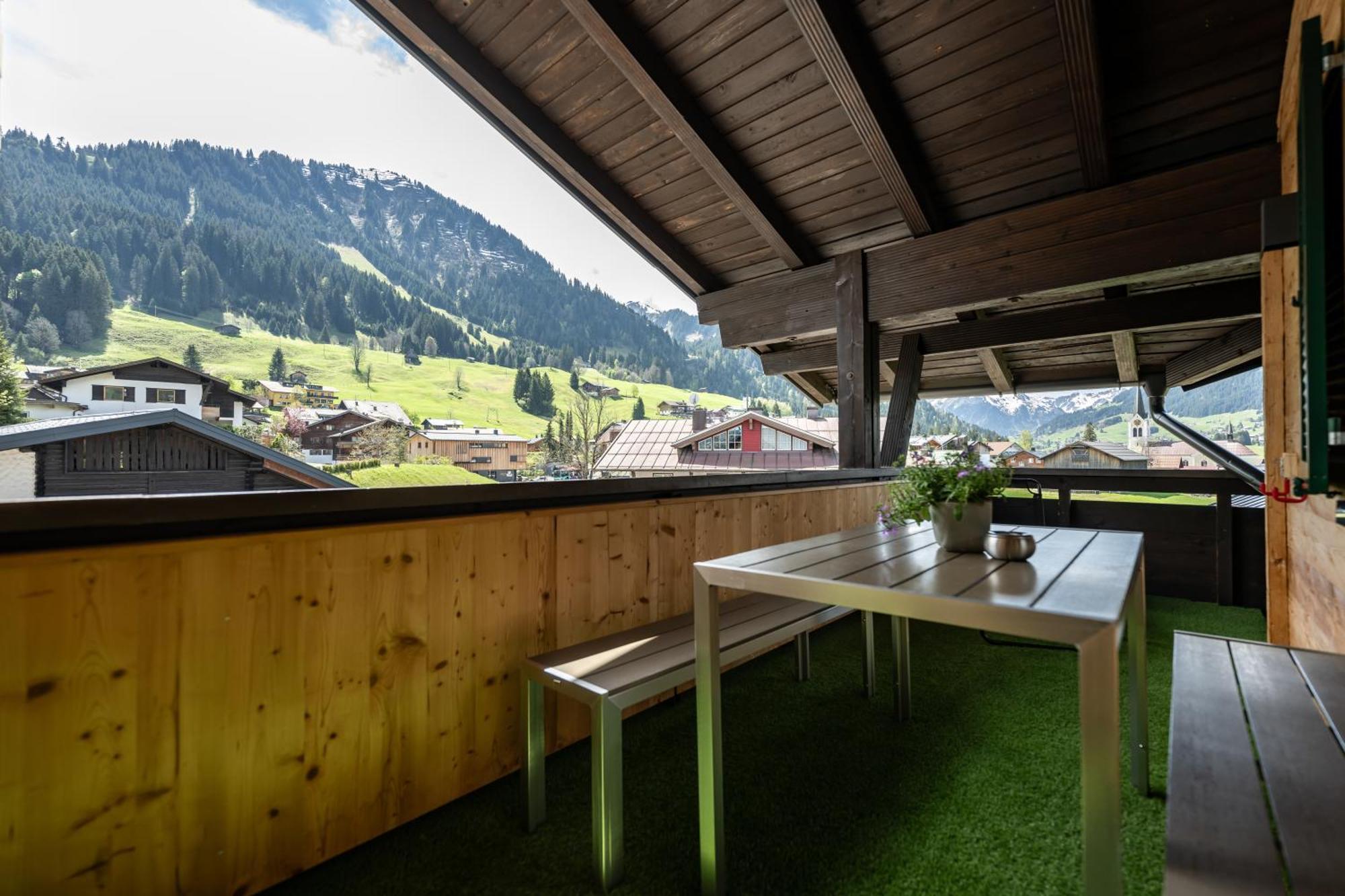 Haus Tannberg Appartement Riezlern Buitenkant foto