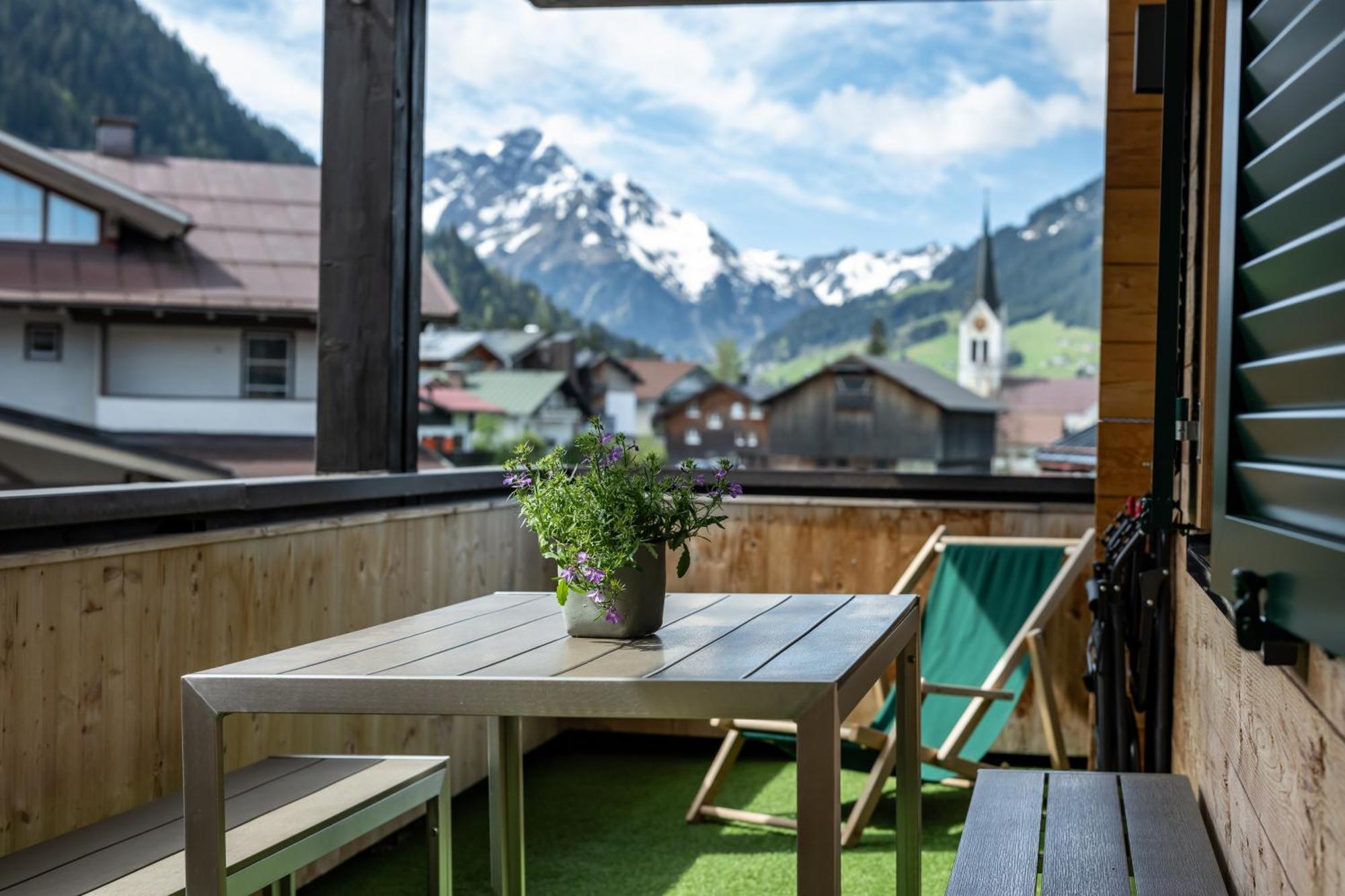 Haus Tannberg Appartement Riezlern Buitenkant foto