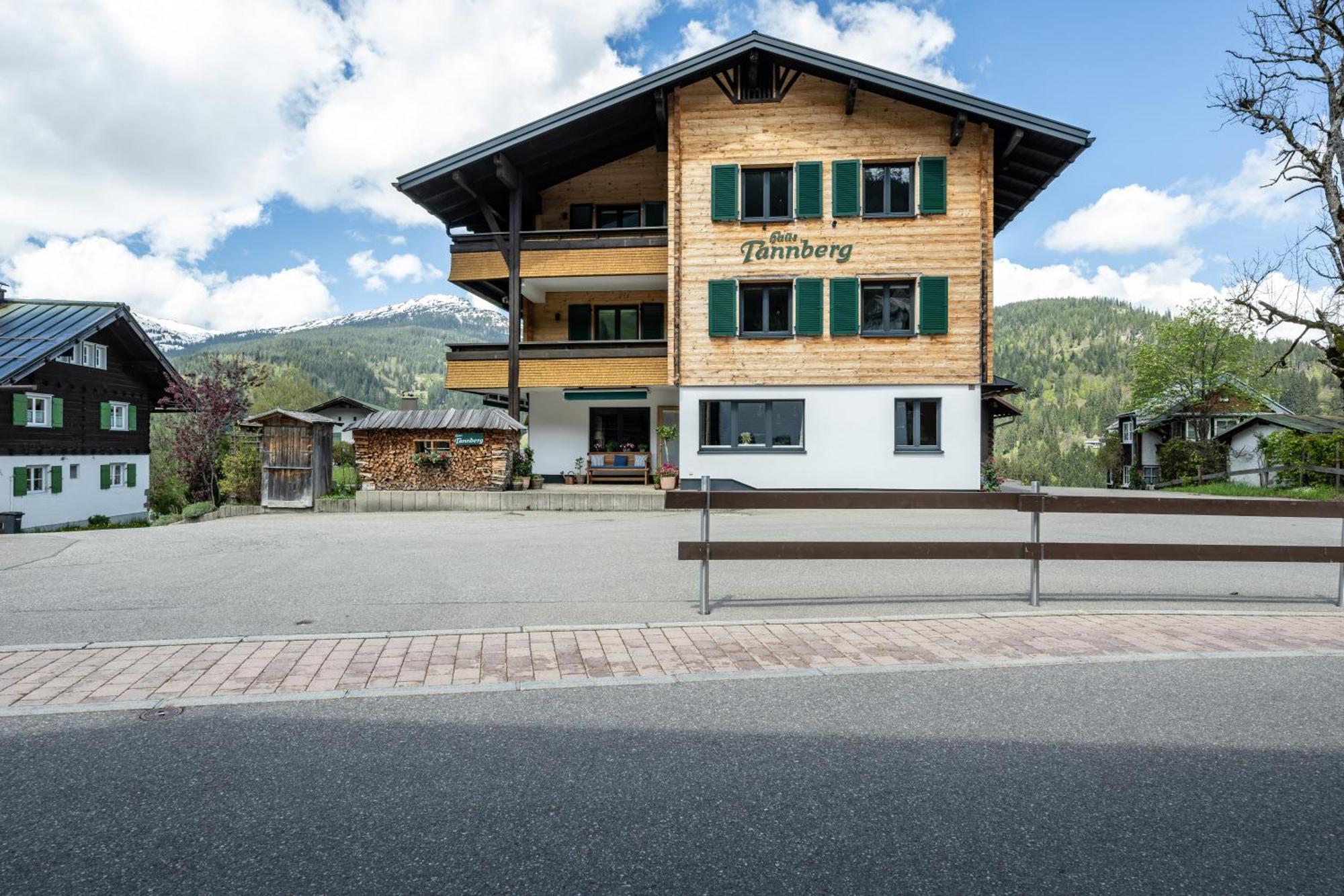 Haus Tannberg Appartement Riezlern Buitenkant foto